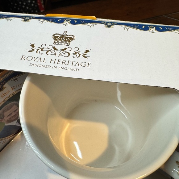 Royal Wedding Prince Harry & Meghan Markle Commemorative Box Display - Picture 4 of 7